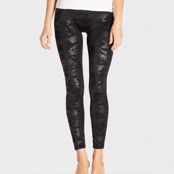 Spanx Faux‎ Leather Camo Legging - Picture 1 of 10
